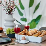 아파트 Cozy And Calm - Historic Center With Elevator & Free Parking By Hero Homes