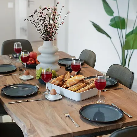 Spacious Quiet Family - 2br & Free Parking In Altstadt By Hero Homes *