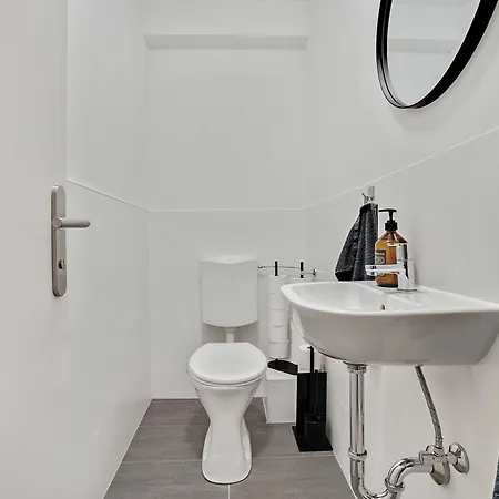 Spacious Quiet Family - 2br & Free Parking In Altstadt By Hero Homes * Graz