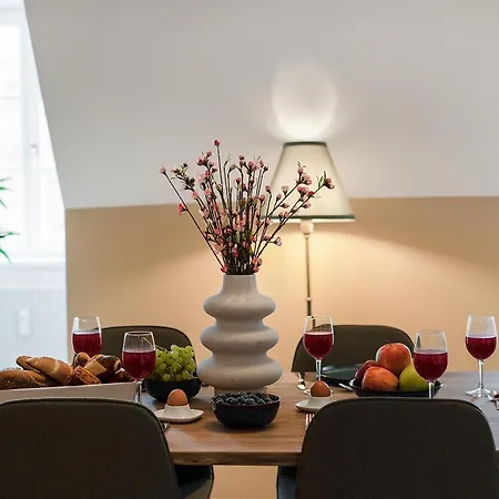 Spacious Quiet Family - 2br & Free Parking In Altstadt By Hero Homes Apartman