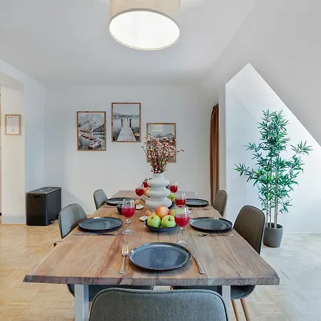Spacious Quiet Family - 2br & Free Parking In Altstadt By Hero Homes Apartman Graz
