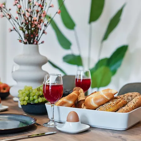 Apartman Spacious Quiet Family - 2br & Free Parking In Altstadt By Hero Homes