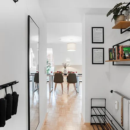 Spacious Quiet Family - 2br & Free Parking In Altstadt By Hero Homes Apartman *