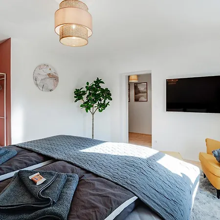 Apartman Spacious Quiet Family - 2br & Free Parking In Altstadt By Hero Homes