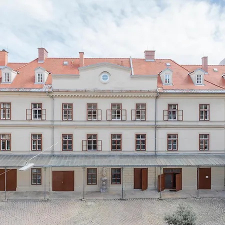 Spacious Quiet Family - 2br & Free Parking In Altstadt By Hero Homes Graz