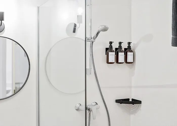 Cozy And Calm - Historic City Center With Elevator & Free Parking By Hero Homes Lejlighed